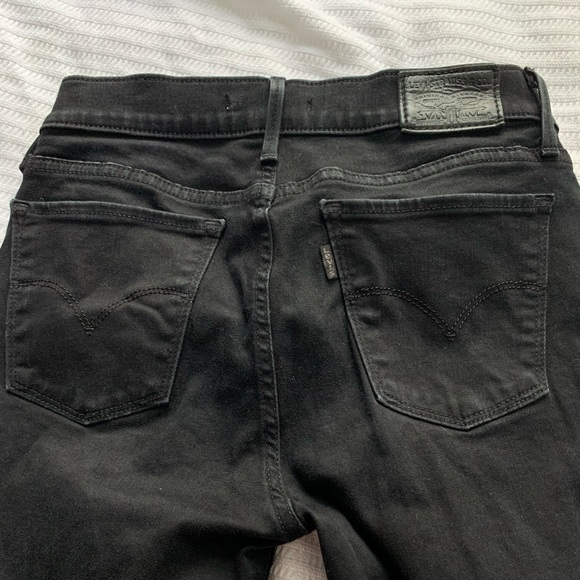 size 28 stretchy black levi jeans - Picture 3 of 3